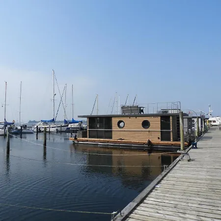 Hausboot-lafe Flensburger Foerde Hotel en barco Egernsund